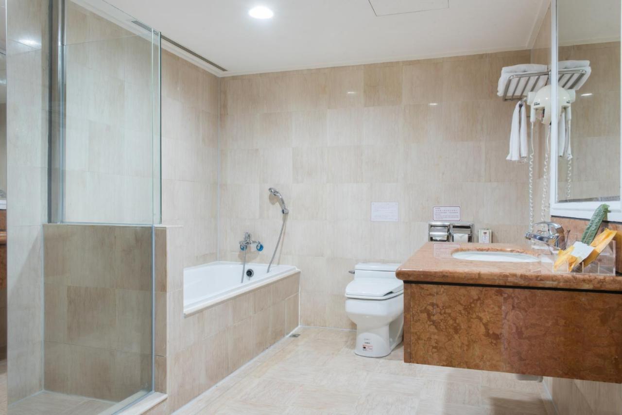 Hometel Hotel Kaohsiung Buitenkant foto