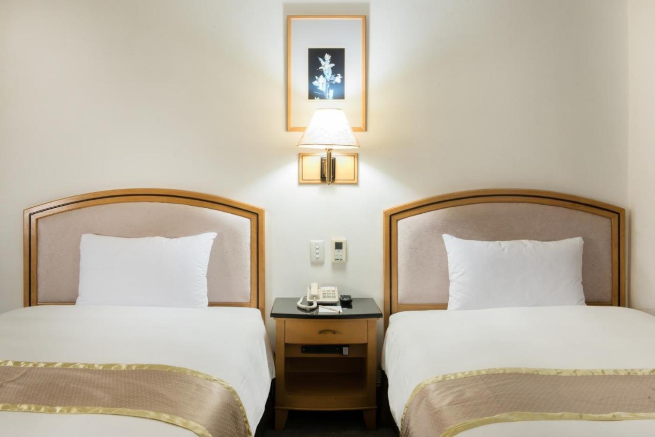Hometel Hotel Kaohsiung Buitenkant foto