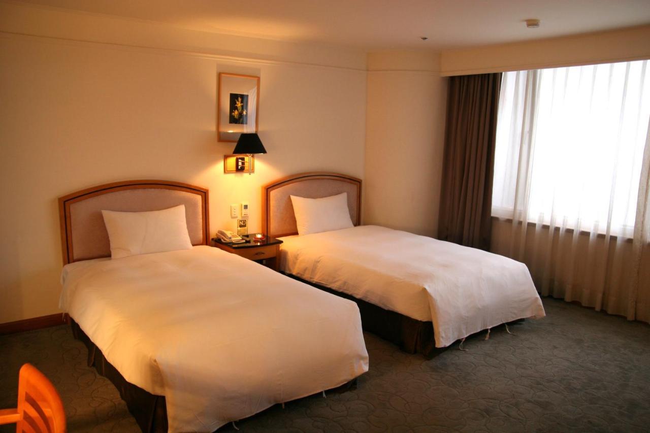 Hometel Hotel Kaohsiung Buitenkant foto